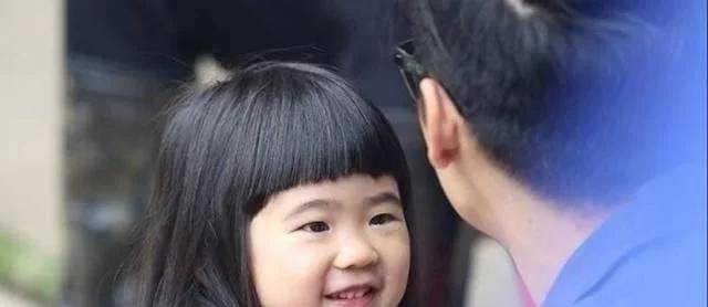 Grace|10岁的她，如今漂亮得不敢认曹格女儿“姐姐”真的变成大姐姐