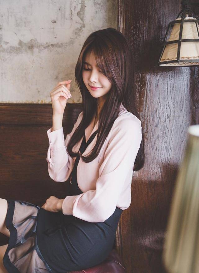 若是每次你和女生在一起,她都不拒绝你靠她很近,或者主动的跟你有亲昵