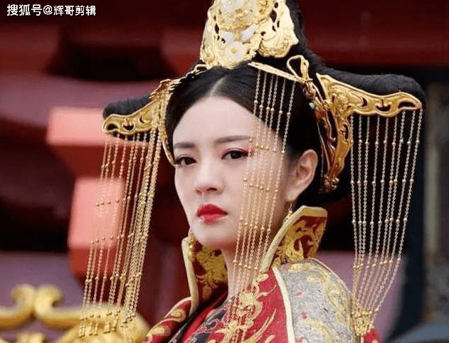 女星古装皇后造型:迪丽热巴贵气,唐嫣霸气