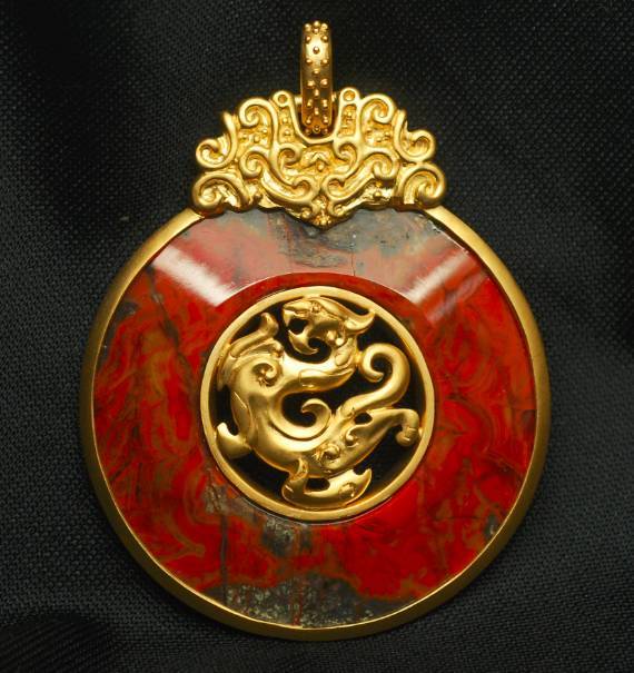 古玉镶嵌:激情昂扬的战国红玛瑙环吊坠,绽放你的精彩!