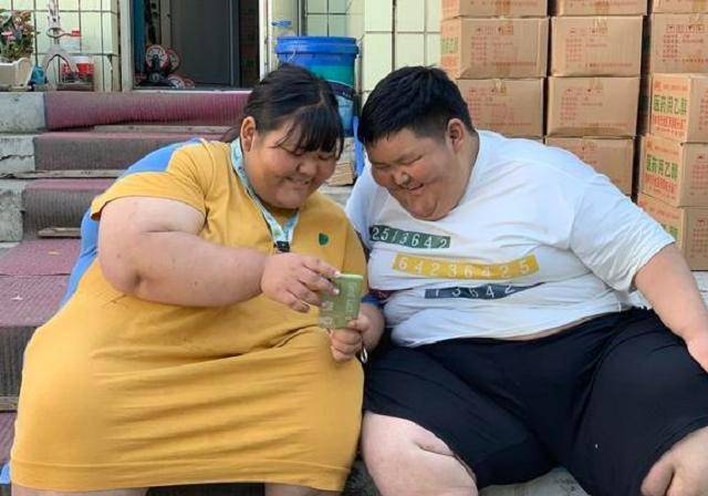 原创姐弟俩均有"肥胖症",2人体重相加达700斤,9个月成功减重250斤