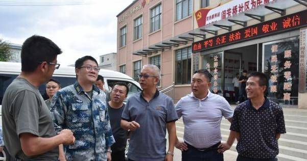 原创南部战区政治部首长到阎芳桥调研脱贫攻坚工作