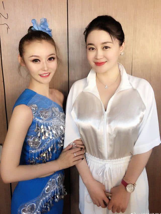 关婷娜可真是!胖美胖美的!