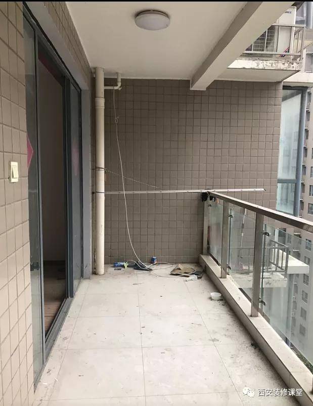 未改造之前的阳台空间.