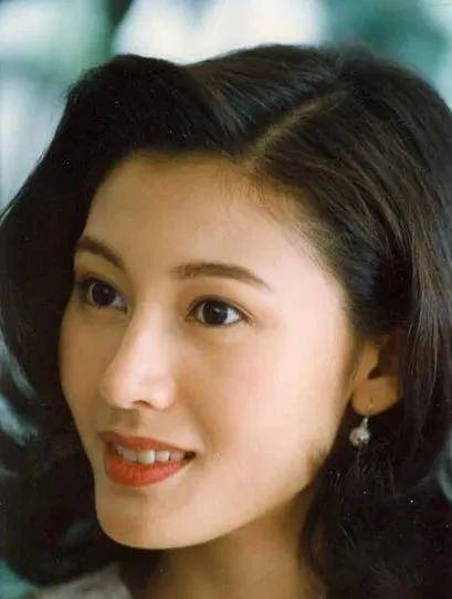 李嘉欣为进豪门不惜“头破血流”，屡次失败后