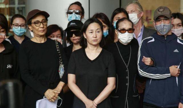 原创 看看59岁的何超琼跟50岁的李嘉欣,你就知道许晋亨真的选“对”了