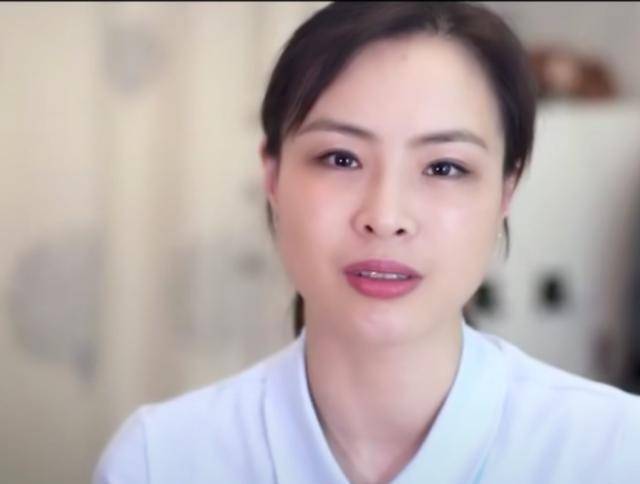 原创吴敏霞直播中哭诉女儿重病住院，治疗过程险些失聪，都怪他们大意