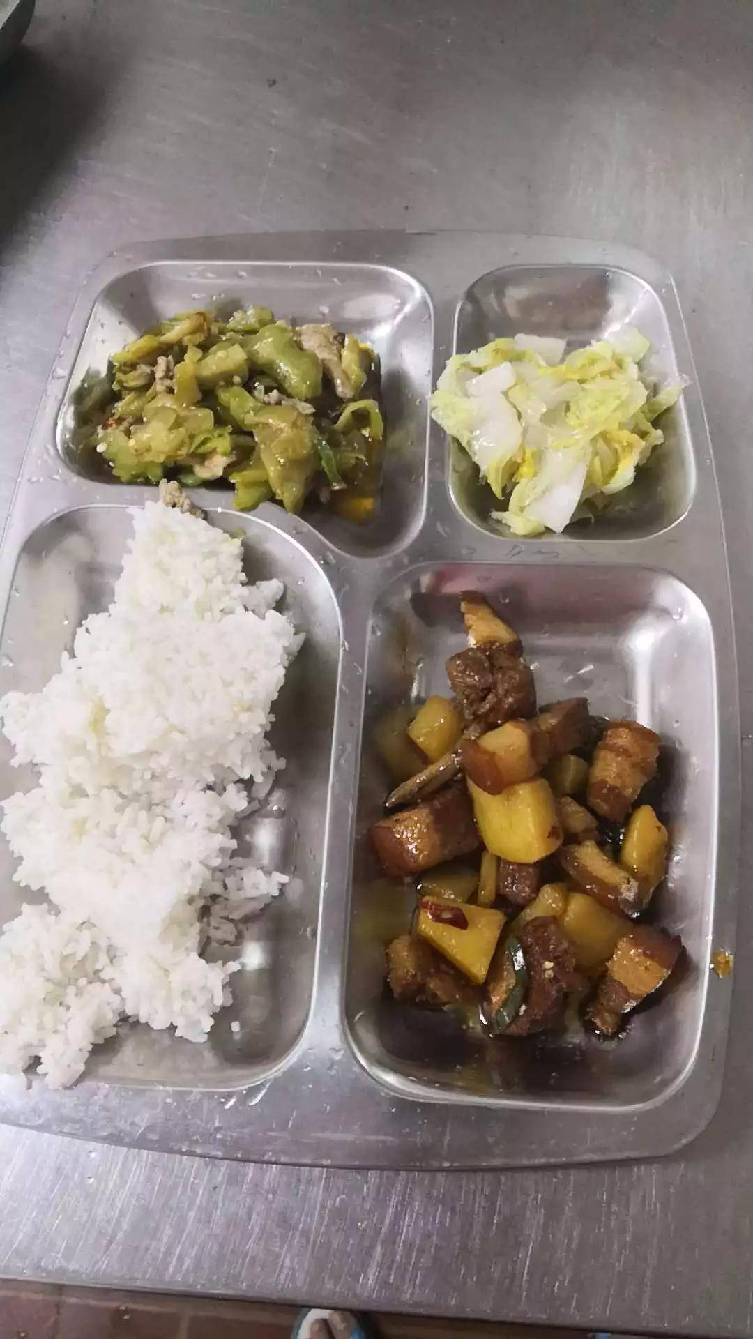 湖南育才技工学校 食堂饭菜