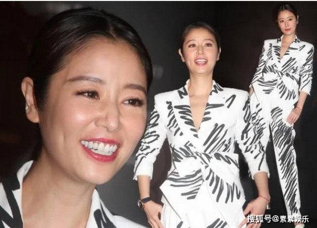 林心如一家三口出街：3岁小海豚扎双辫子超可爱