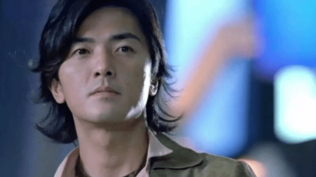娱乐圈最不想红的四位男星，生怕自己“因火得福”，他将一手好牌打得稀巴烂