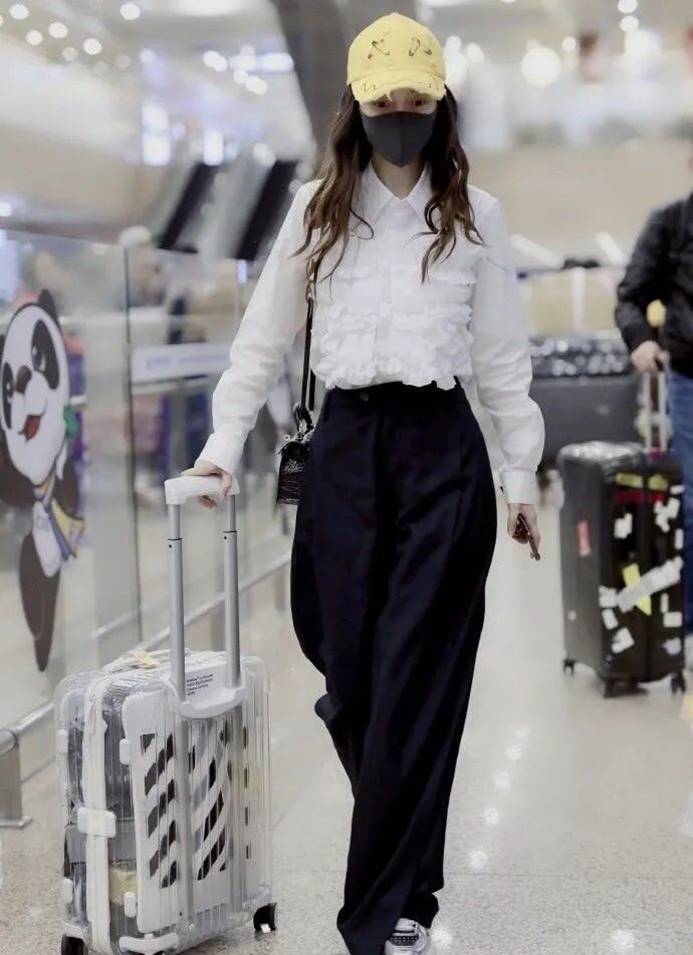 时尚穿搭秀综艺 87f045cfba9b40eab7a720b793b06317.jpeg