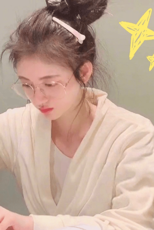 鞠婧祎为证明自己"纯天然",晒高清素颜照,清纯模样比化妆还美