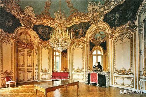 洛可可艺术风格的家具最著名的是路易十五时代宫廷家具的设计师