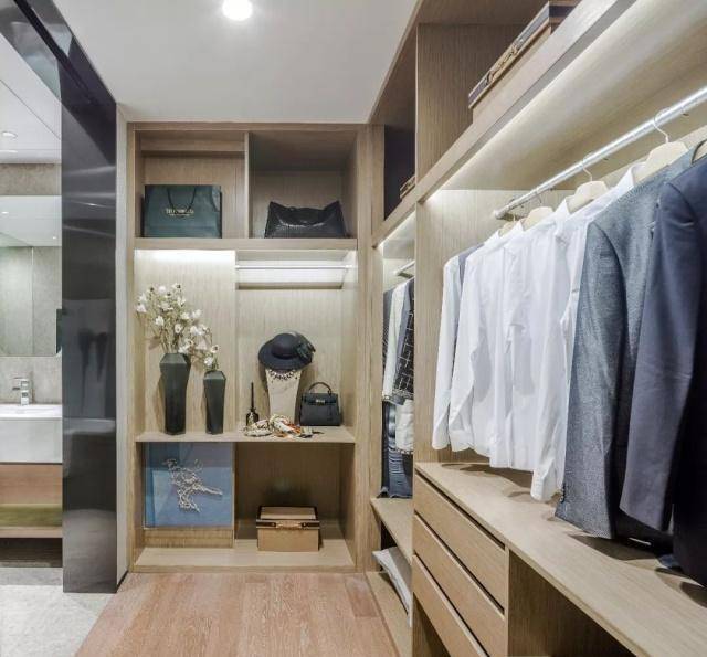 时尚衣帽间定制款 7100e7b91963428a83499a335a36b19c.jpeg