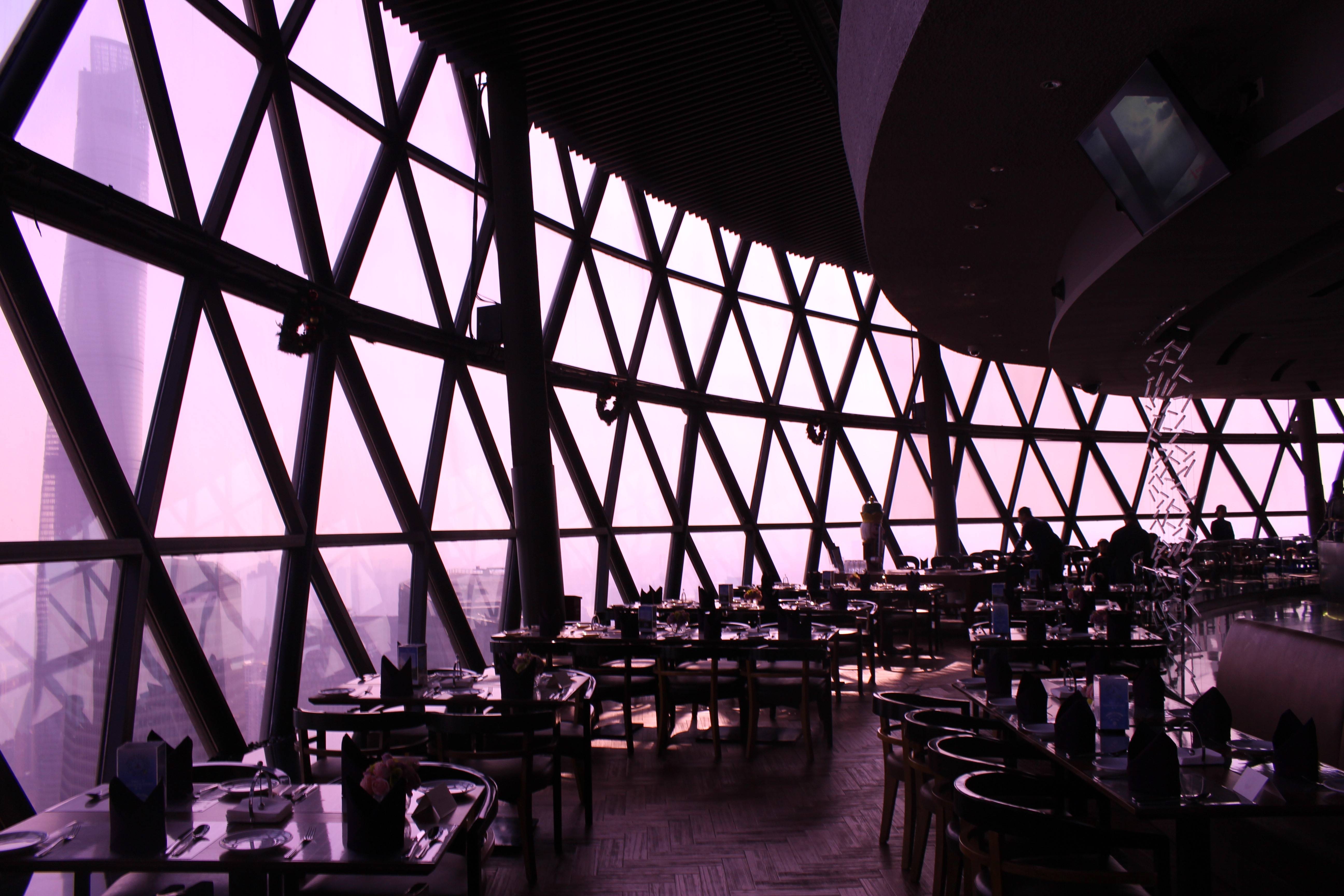 上海东方明珠旋转餐厅俯瞰