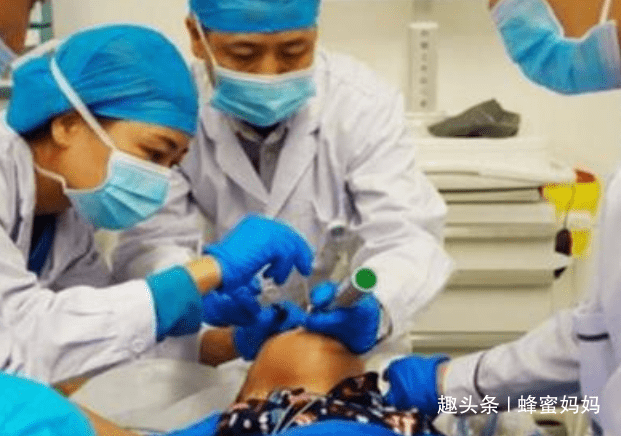 孩子|爸爸2个“果断”救了儿子，医生：家长该学4岁男孩被鱼刺卡喉
