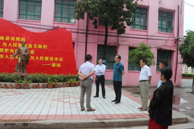 湖北省老河口市教育局局长莅临邓州市林扒镇一初中调研