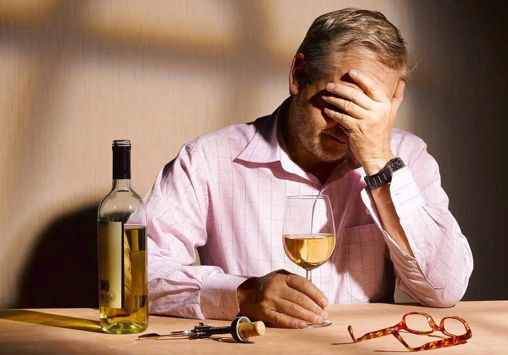 有时候饭桌上喝酒不可避免,但喝完酒会觉得身体不适,有人会有头痛
