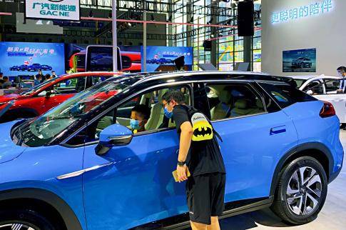 2020年中国GDP实现v型_2020年中国gdp变化图(2)