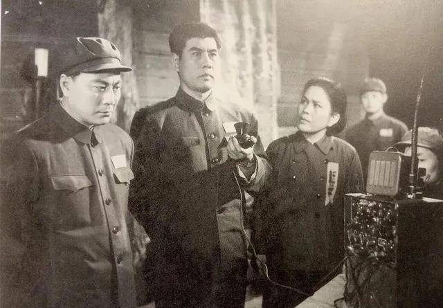 在1958年的时候,八一厂从各个文工团里面抽取一些演员,当时的李炎已经