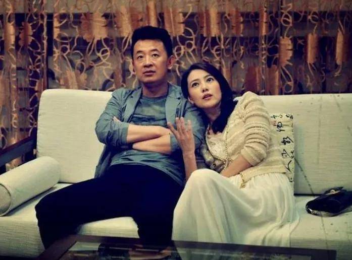 黄海波携妻子直播带货,人气不再复出艰难,生意惨淡,圈内人:都揭不开锅