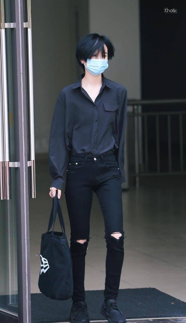 the9成员陆柯燃超模身高走中性风真是太帅了私服穿搭好吸睛