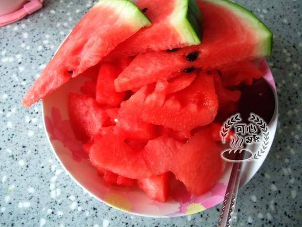 西瓜怎么长期保存不坏 f2fd2b0ad10e4364a1d0d6ce43f6bcb1.jpeg