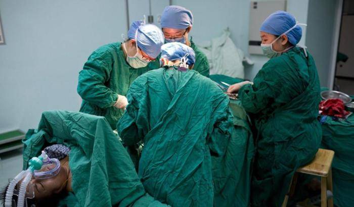 时间,一位医生在网上分享了一件趣事,她在给某一位孕妇在做剖腹产手术