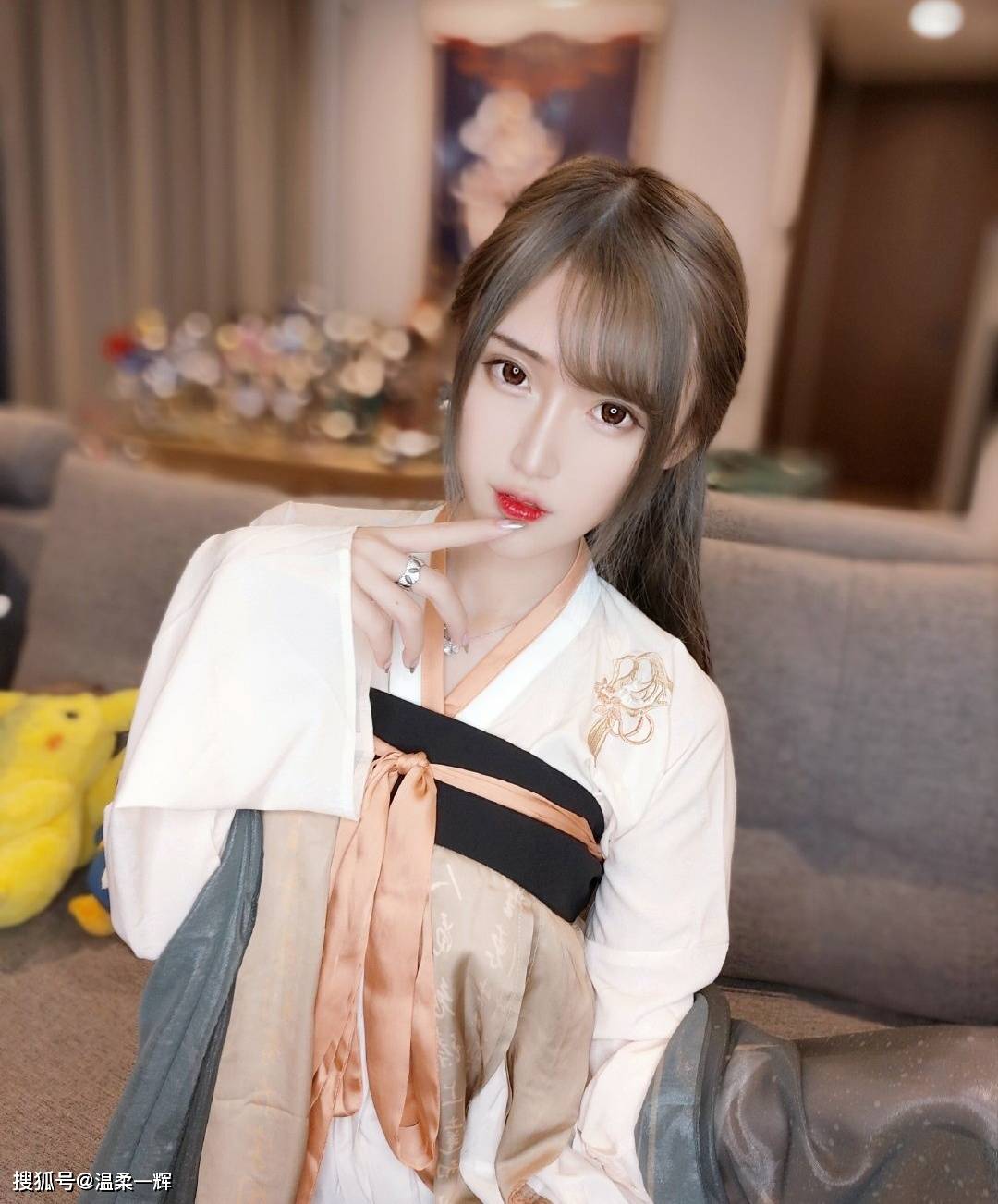 不过虽然腐团儿出了很多期cos,有人说腐团儿是天生