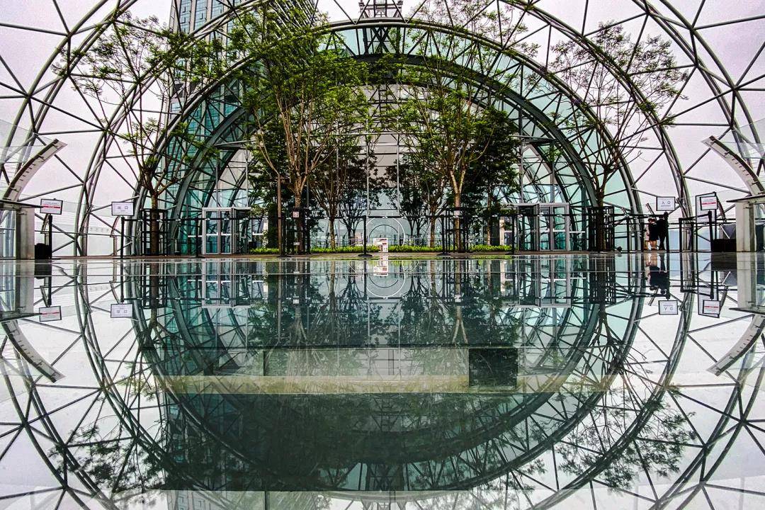 空中花园餐厅及酒吧 目前探索舱·观景台已经正式对外开放 重庆来福士