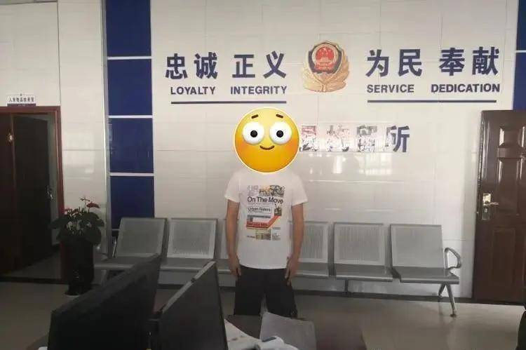 何某军|结果...跑脱是马老壳!达州男子撞坏护栏后驾车就跑