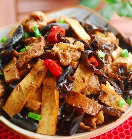 炒什么菜适合放蒜蓉辣酱 5dafd7f2d5b6428bab217d706f7693ec.jpeg