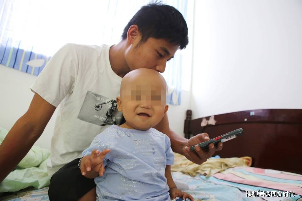 爸爸|爸爸发现了异常，送医后查出“儿童癌症之王”男婴肚子越来越大