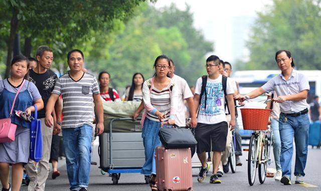 大学生毕业了，随身物品太多，怎么处理？