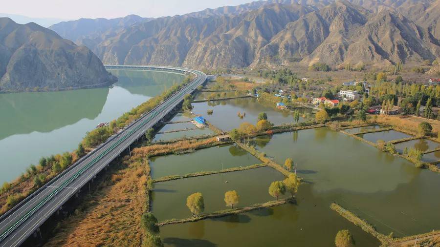 甘肃有条最美公路,四次穿越黄河,三峡美景看尽!_刘家峡