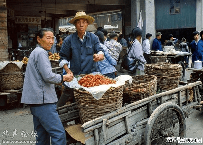 八十年代的杭州,国营商店还在个体商贩不少