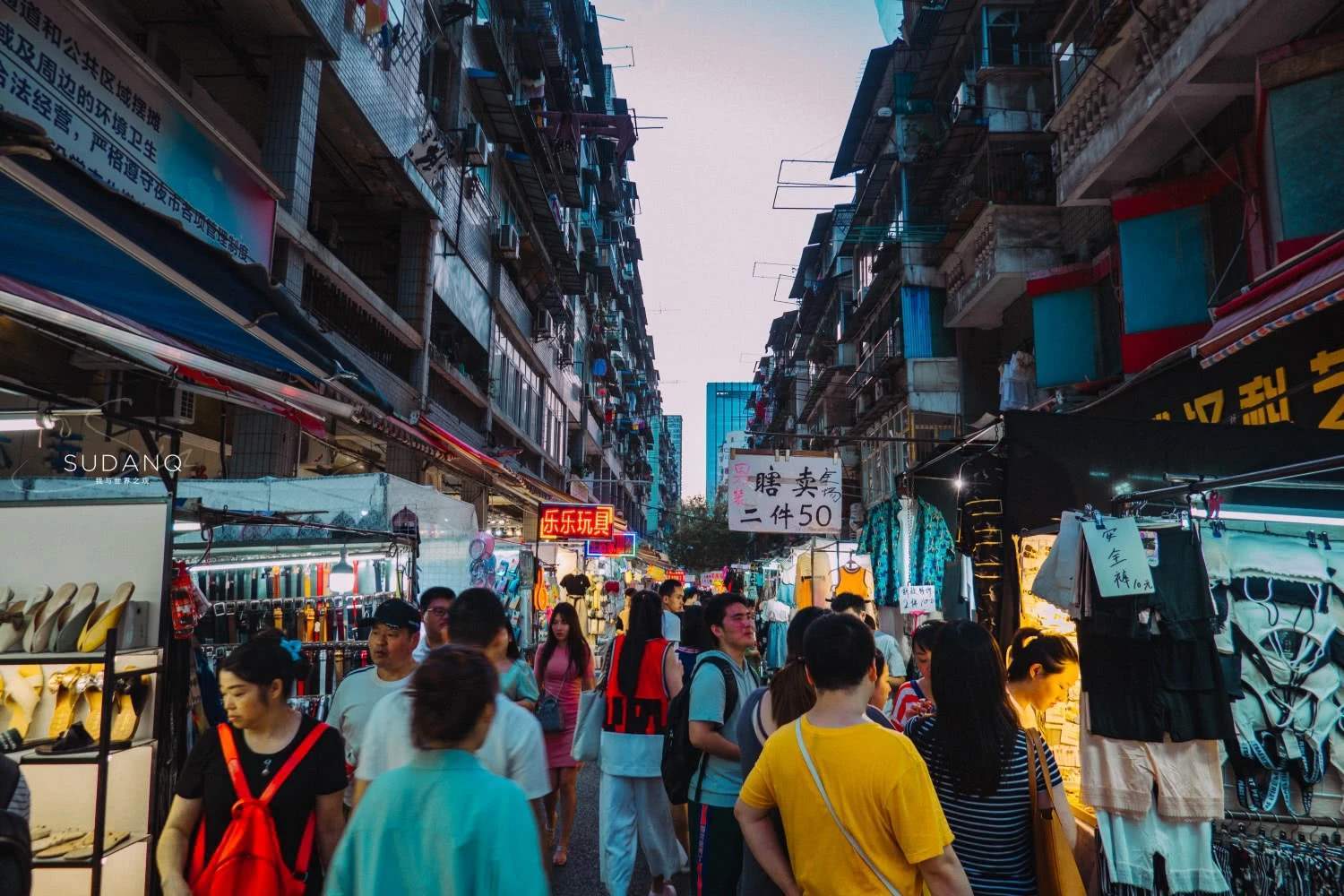 武汉夜市热烈回归,这座城市的生机与烟火气又回来啦!