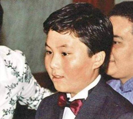 赌王第17个孩子身份揭开！体弱一直受保护，28年今天才公布与众