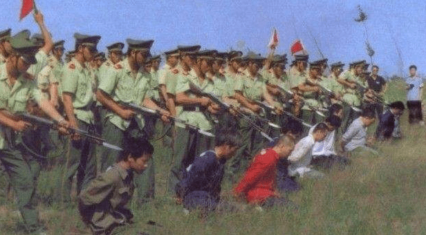 原创中国执行死刑的方式,采用药物注射,为何同时沿用了枪毙?