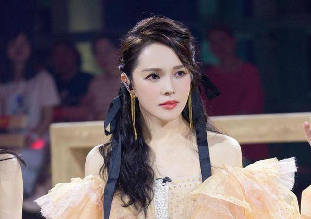 伊能静18岁儿子近照,以前爱穿女装的他,穿回男装后颜值还是蛮高 伊能静18岁儿子近照,以前爱穿女装的他,穿回男装后颜值还是蛮高