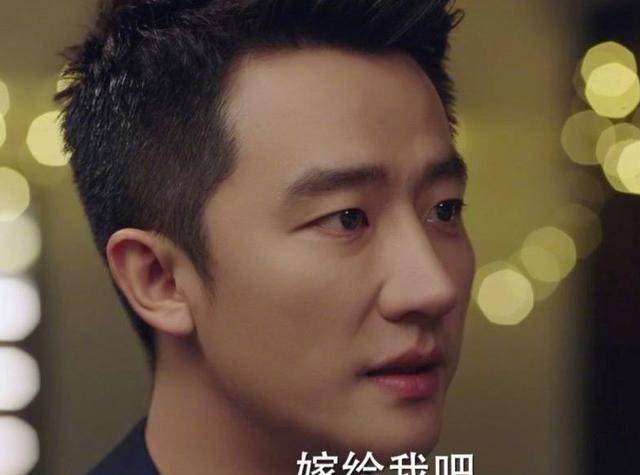 媒体刚拍到照片,黄轩就公布恋情,官宣方式秀翻众人