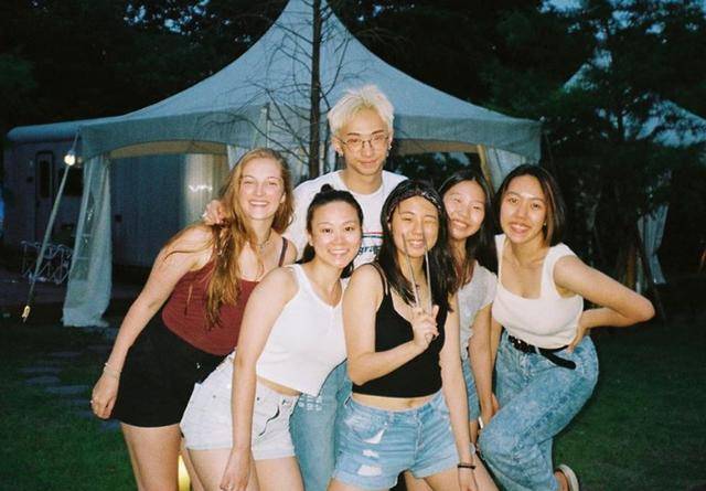伊能静18岁儿子近照,以前爱穿女装的他,穿回男装后颜值还是蛮高 伊能静18岁儿子近照,以前爱穿女装的他,穿回男装后颜值还是蛮高