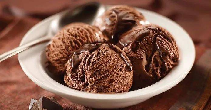 sultana ice cream的巧克力冰淇淋球