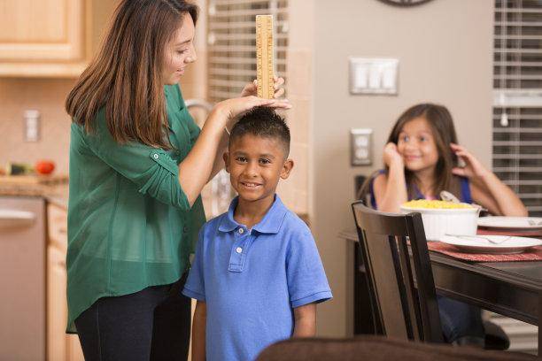 孩子|正被临睡前几个坏习惯打断，14岁前不纠正恐难长高孩子身高发育