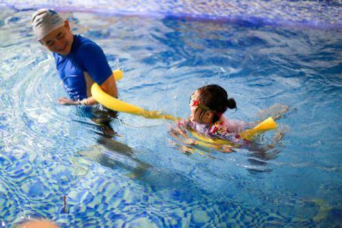 婴儿几个月可以学游泳 3ad24f8ed5744027800dd987967c904f.jpeg