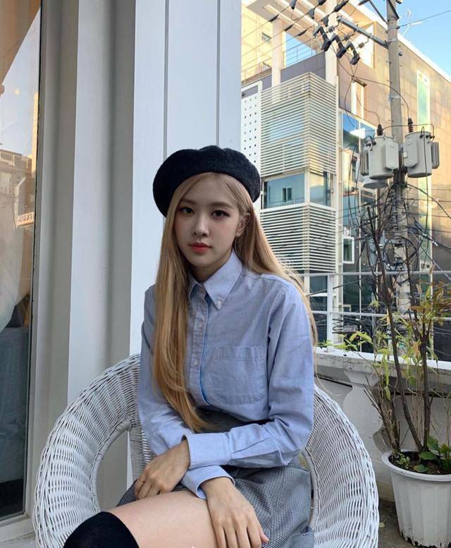 罗捷女士私服亮相牛油果绿上衣搭配一头银发时髦前卫又靓丽