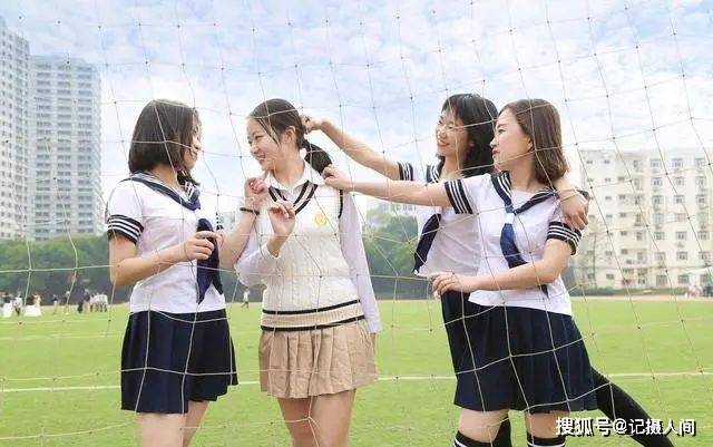 原创组图:你要的毕业照造型我都有,几个人到几十个人,统统都能满足