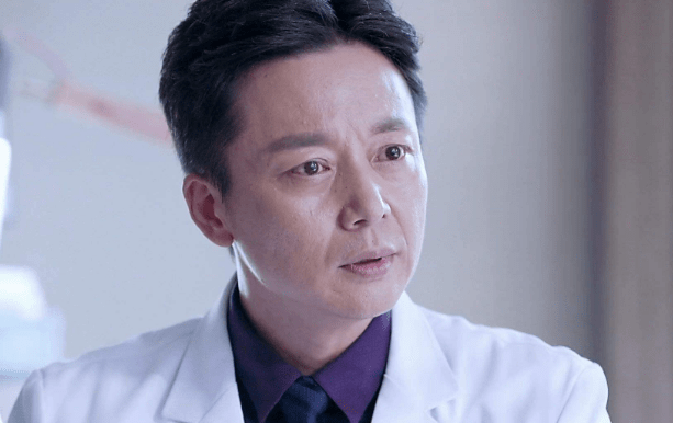 演技不输张嘉译,被大咖踢出剧组十年无戏可拍;50岁被儿子带火