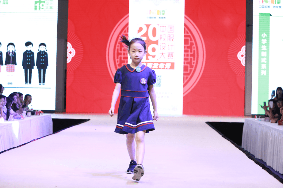 46个参赛作品,现场校服决赛t台走秀也将决出最终胜负,谁才是2020中国