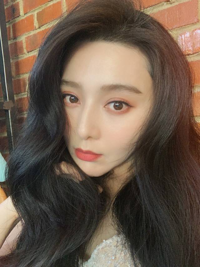 与网红合影颜值遭碾压？范冰冰回应了！获赞高